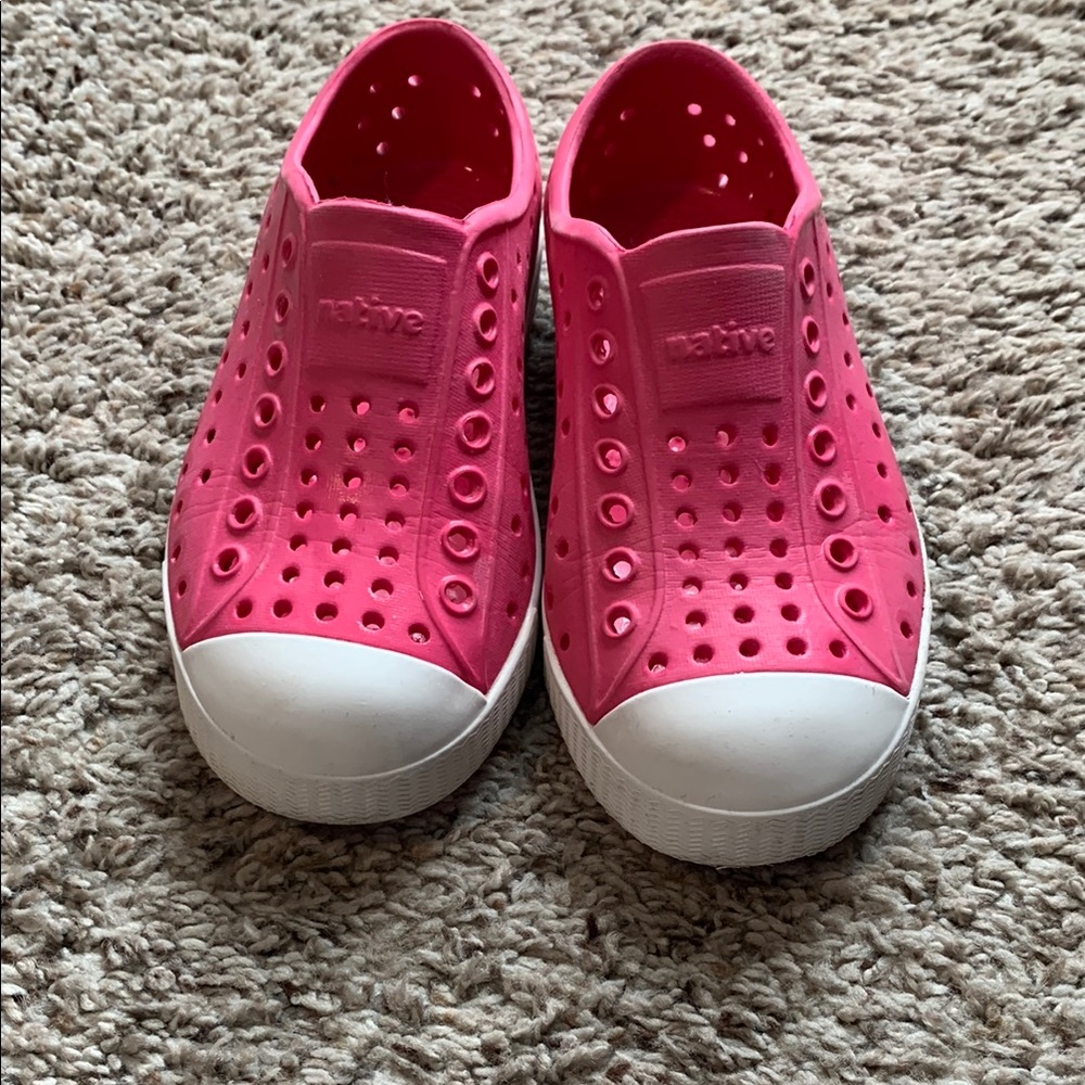 Native Jefferson Slip on Sneaker size 10 in hot pink